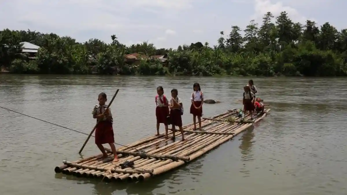 Siswa SD di Deliserdang Harus Bertaruh Nyawa Untuk Bisa Bersekolah