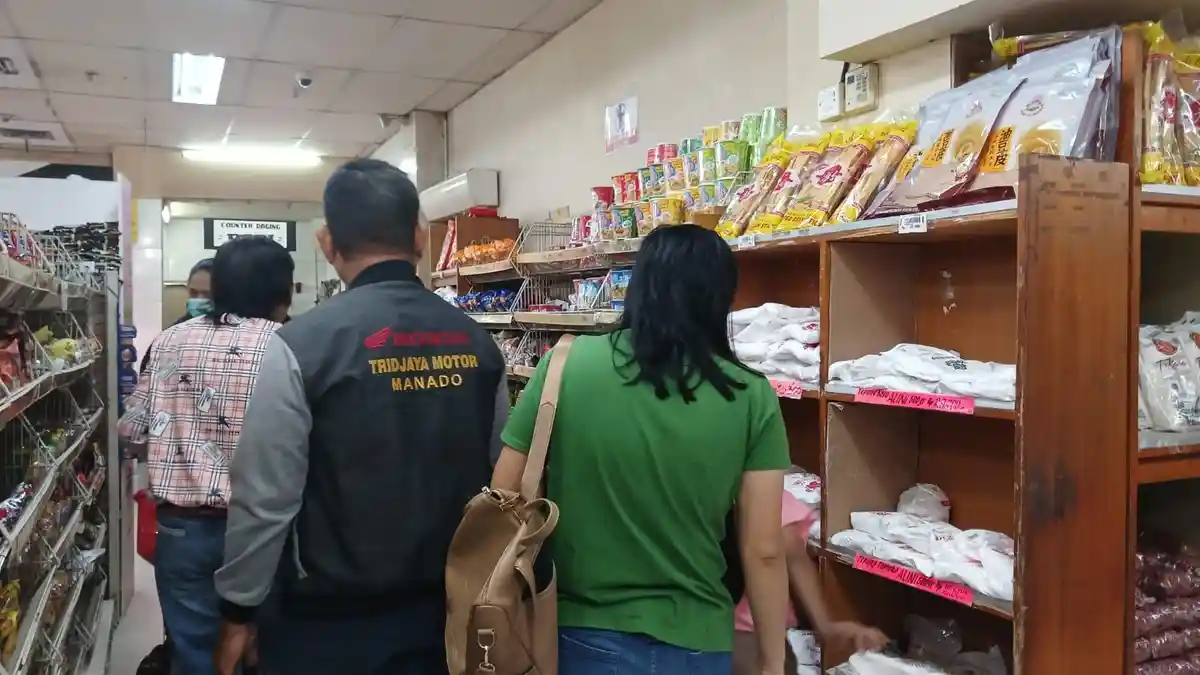 Pasar Swalayan di Manado Masih Ramai H-1 Natal, Pengunjung Tambah ...