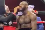 Deontay-Wilder-dipojok-ring-saat-diberi-intruksi.jpg