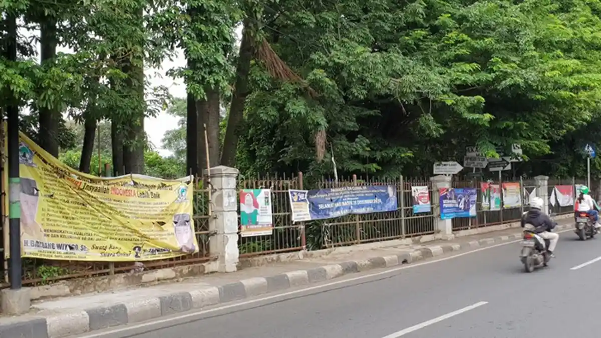 Satpol PP Tangsel Bakal Tertibkan Spanduk Bakal Calon Wali Kota yang Mulai Terpampang di Jalan