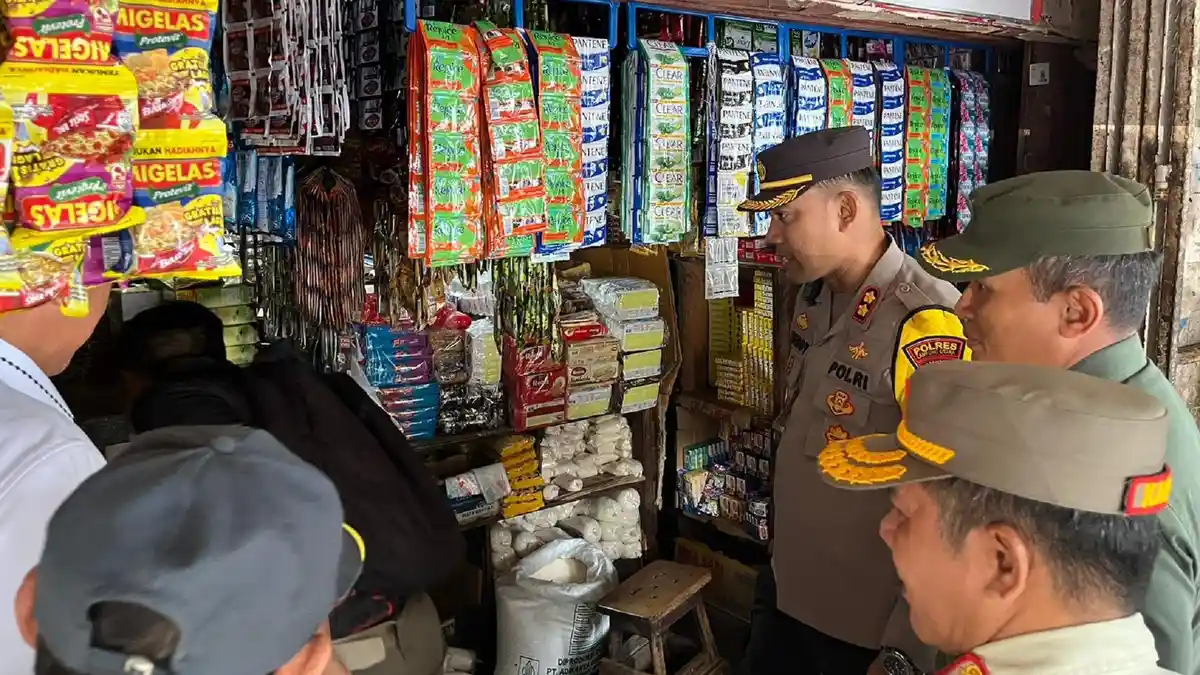 Jelang Idul Adha, Kapolres Lampung Utara Polda Lampung danForkopimda Pantau Harga Sembako