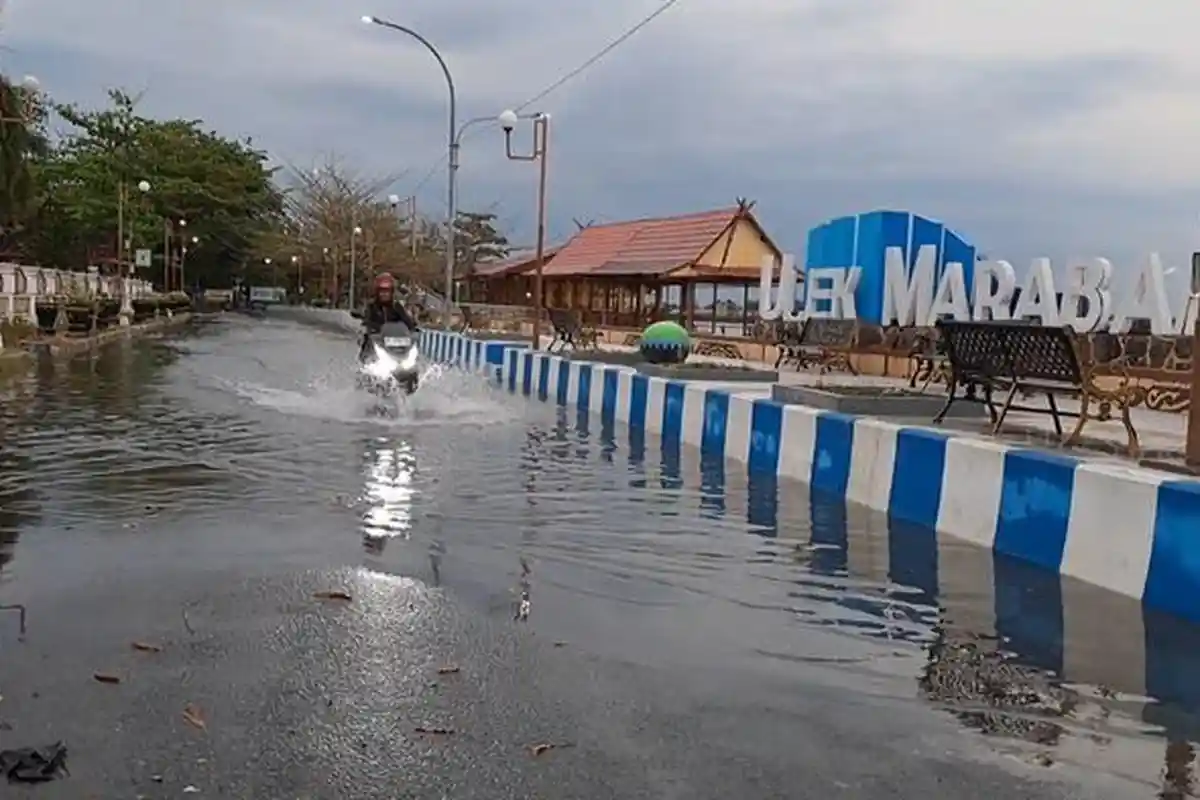 Prakiraan Cuaca Kalsel Rabu 12 November 2025, Hujan Ringan Disertai Petir Hingga Malam