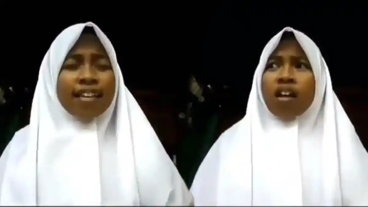 Lihat Video Cewek Nyanyi Ini, Ekspresinya Pas Lupa Lirik Bikin Ngakak So Hard!