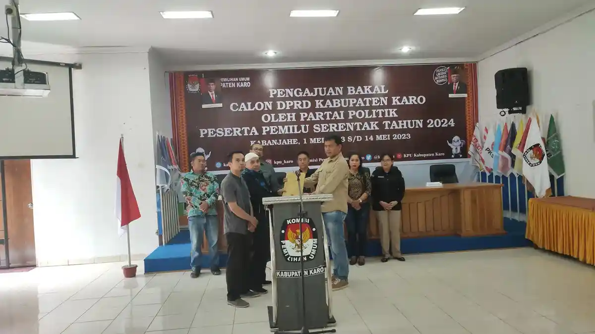 Daftarkan 18 Bacalegnya, Ketua Partai Ummat Kabupaten Karo Optimis Bisa Dapat Satu Kursi Tiap Dapil