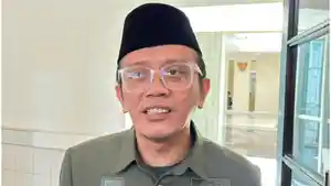 AIR-BERSIH-Anggota-DPRD-Makassar-Basdir-saat-ditemui-di.jpg