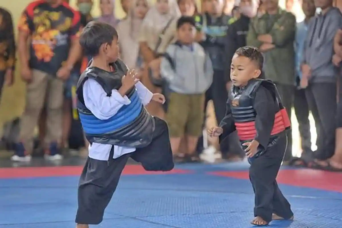 Aksi Dua Pendekar Cilik Tutup Kejuaraan Pencak Silat Open Tournament Gubernur NTB Cup II 2023