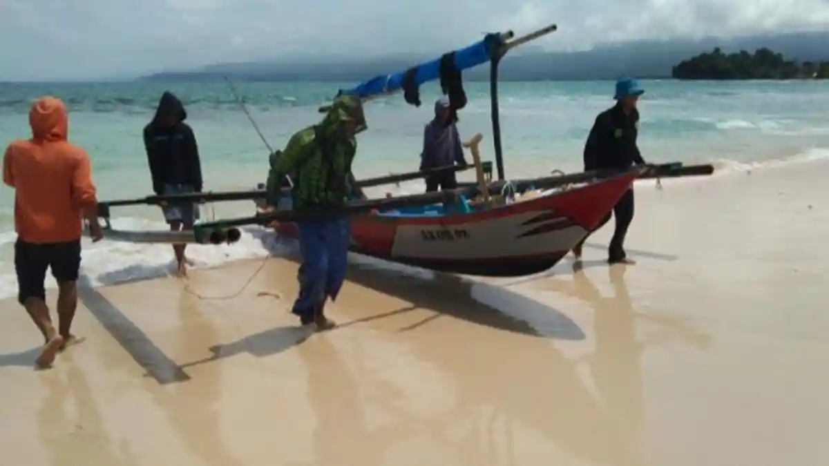 Gelombang Laut Selat Sunda 16 September 2022 Ketinggian hingga 4 Meter