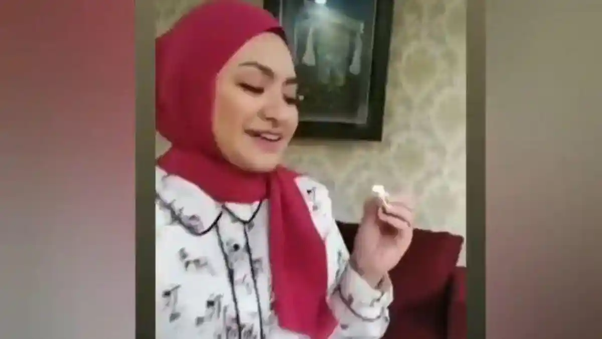 Artis Nathalie Holscher Pamer Test Pack, Tak Bicara Apa-apa tapi Senyum Sendiri