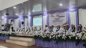Para-siswa-SMPIT-Darul-Fikri-Balangan-tampil-di-panggung-acara-Khotmul-Quran.jpg