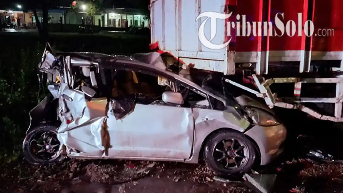 Kronologi Kecelakaan Karambol di Ringroad Mojosongo Solo : Pajero Pecah Ban, Hantam Jazz dan Truk