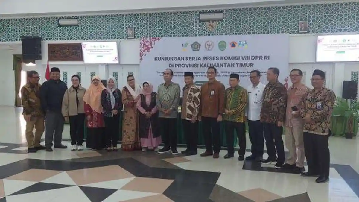 Bantuan Warga Kalimantan Timur, Nur Azizah Tamhid Serahkan Bantuan Usaha Laundry dan Bengkel Motor