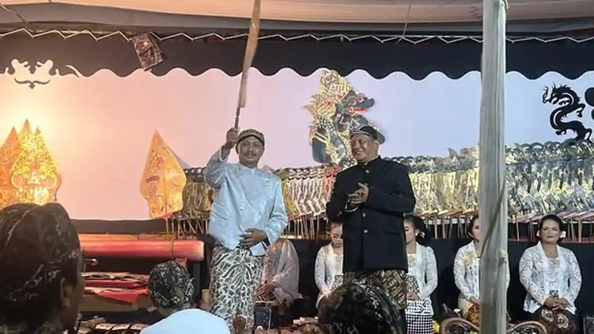 Seni Budaya Wayang Kulit jadi Sarana KPU Batang Sukseskan Pilkada 2024