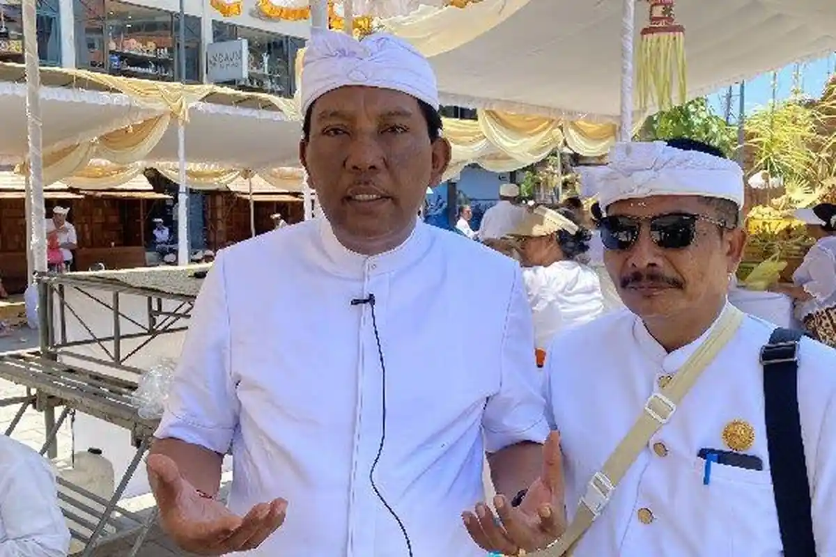 Tanggapi Keluhan Wisatawan Soal Lapak Portabel di Pantai Kuta, Anom Gumanti: Itu Hanya Dititipkan