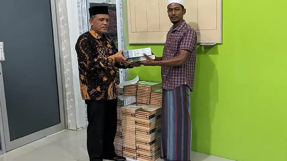 Pemkab Bireuen Kembali Salurkan Kitab untuk Sejumlah Dayah