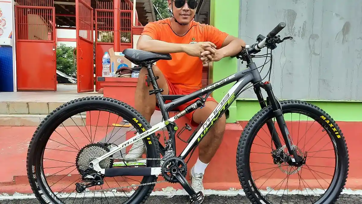 Pemain Bhayangkara FC Indra Kahfi Sering Bersepeda Bareng Sang Adik Andritany Ardhiyasa