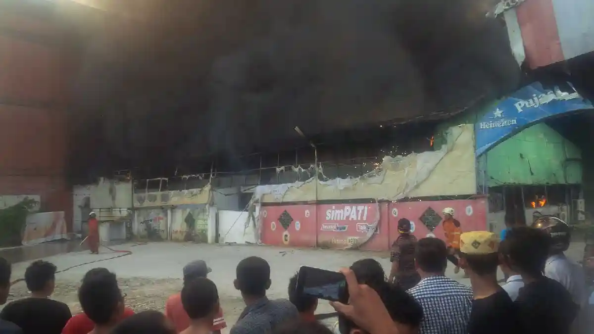 Pujasera 638 Jalan Riau Pekanbaru Terbakar