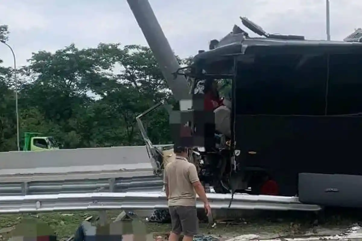 BREAKING NEWS: Bus Brimob Muat Rombongan Pelajar SMAN 1 Porong Kecelakaan di Tol Purwodadi, 1 Tewas