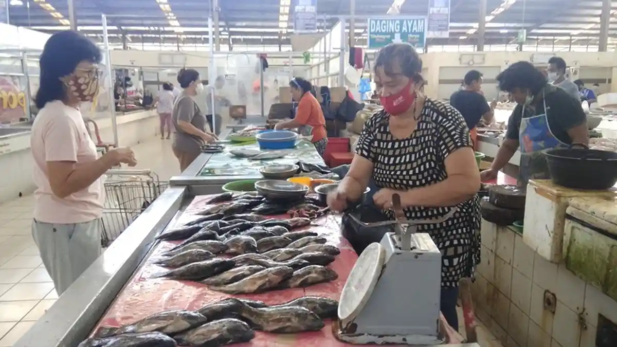 Pedagang Ikan di Manado Mengaku Penjualan Belum Stabil Sejak Pandemi
