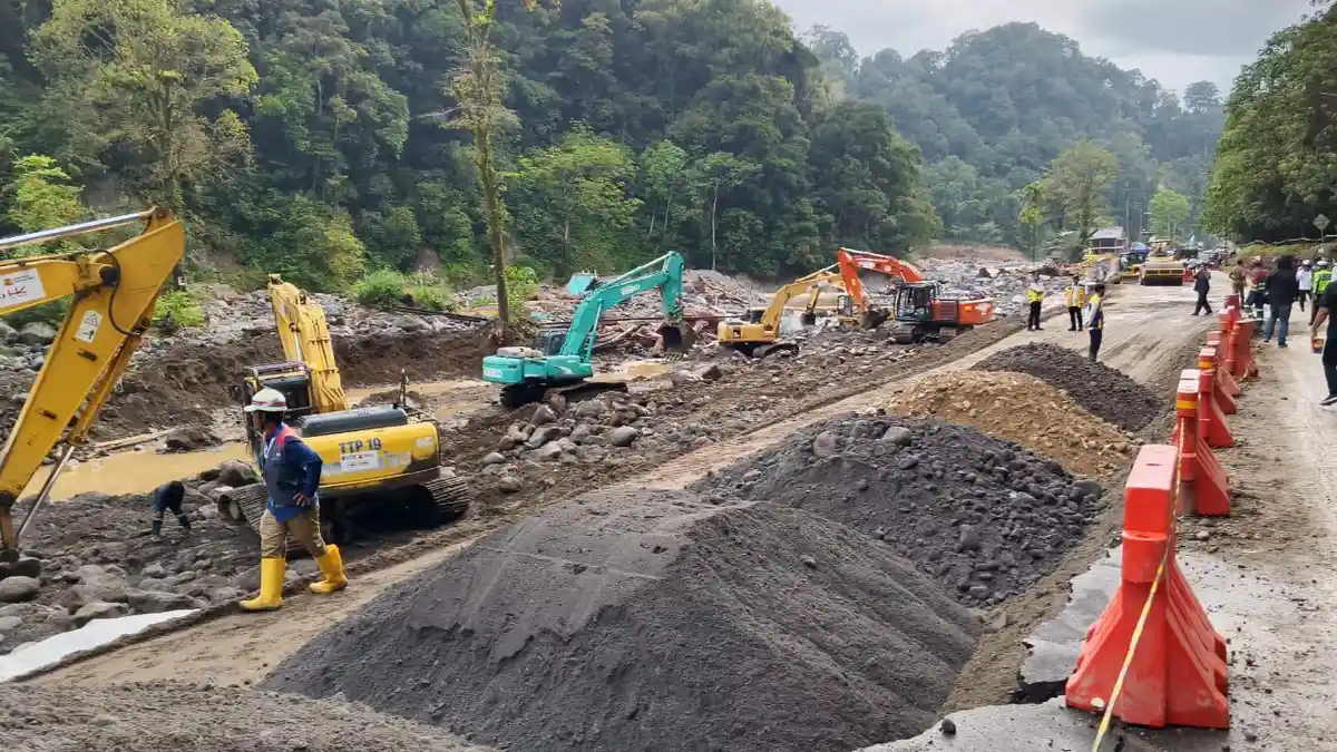 Akses Padang–Bukittinggi di Lembah Anai Ditargetkan Bisa Dilalui Mobil 15 Desember
