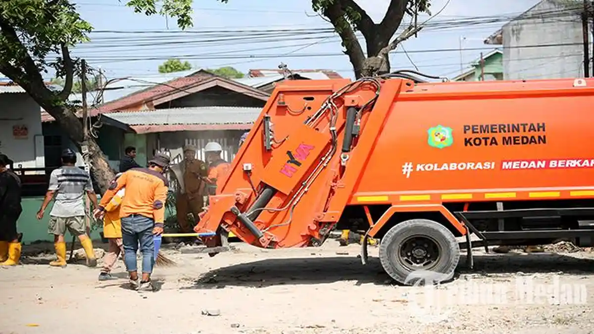 Berita Foto: Serahkan Satu Ekor Sapi Kurban, Bobby Nasution akan Sholat Idul Adha di Lapangan Mabar - 27062023_PERSIAPAN-SALAT-ID_ABDAN-SYAKURO-7.jpg