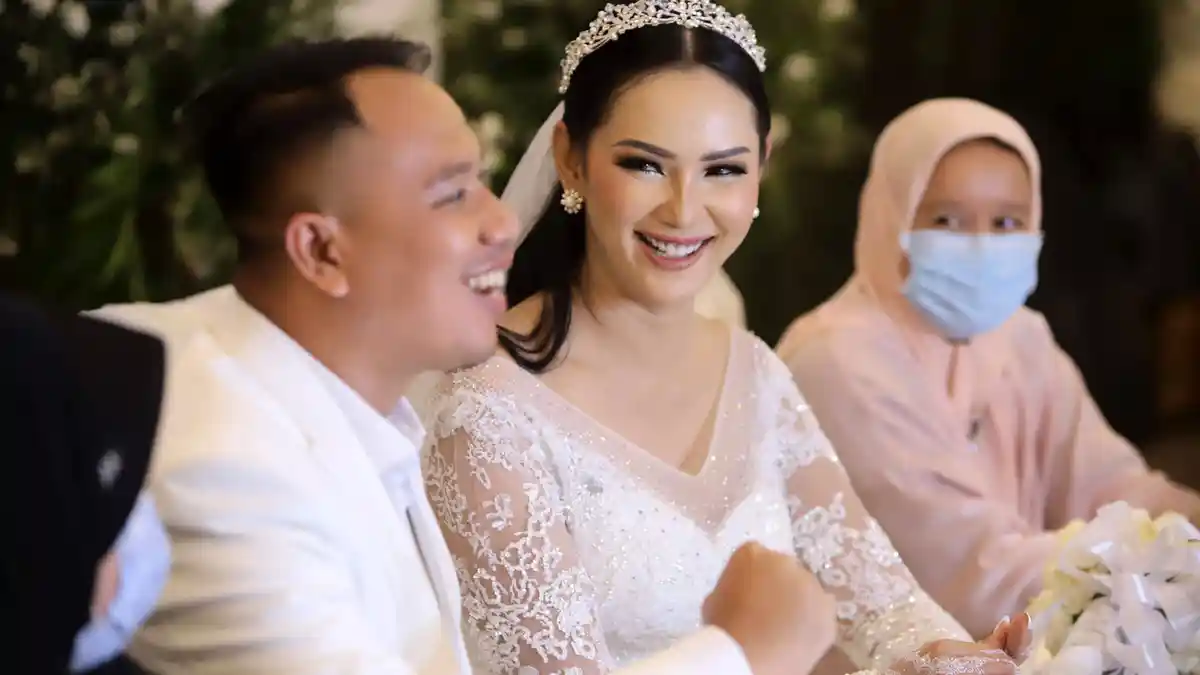 Satu Hari Setelah Menikah, Kalina Ungkap Rasa Bahagia Jadi Istri Vicky Prasetyo