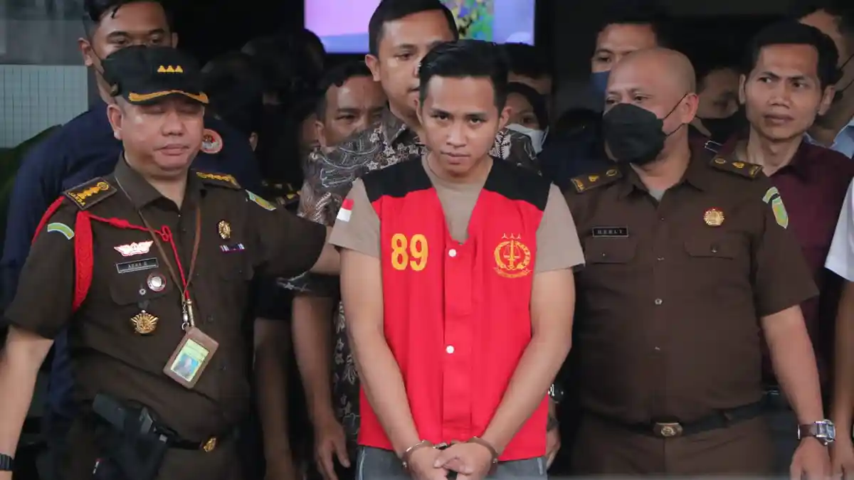 Bharada E Dapat Hadiah Ponsel iPhone 13 dari Ferdy Sambo Setelah Tembak Brigadir J