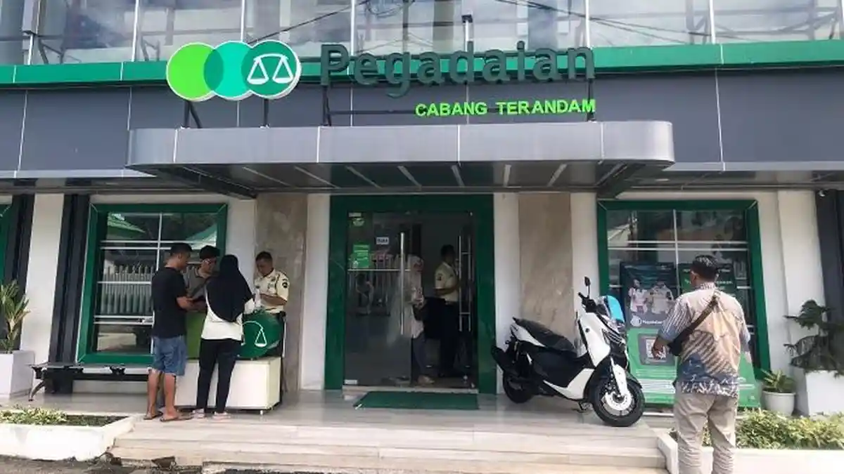 Pengeluaran Lebaran Membengkak, Warga Padang Ramai-Ramai Gadai Emas di Pegadaian