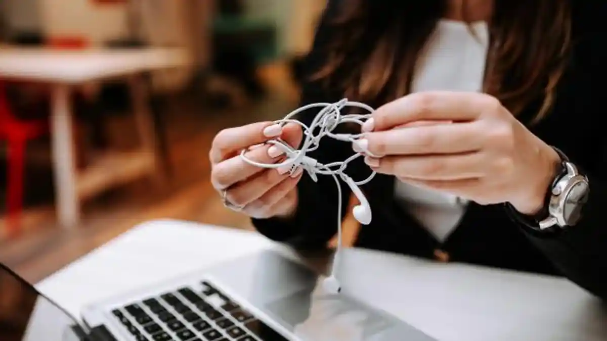 Jangan Disepelekan, Ini Cara Merawat Kabel Headset Agar Tak Mudah Rusak