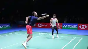 ganda-putra-indonesia-fajar-alfianmuhammad-rian-ardianto-berlatih-di-yokohama-arena.jpg