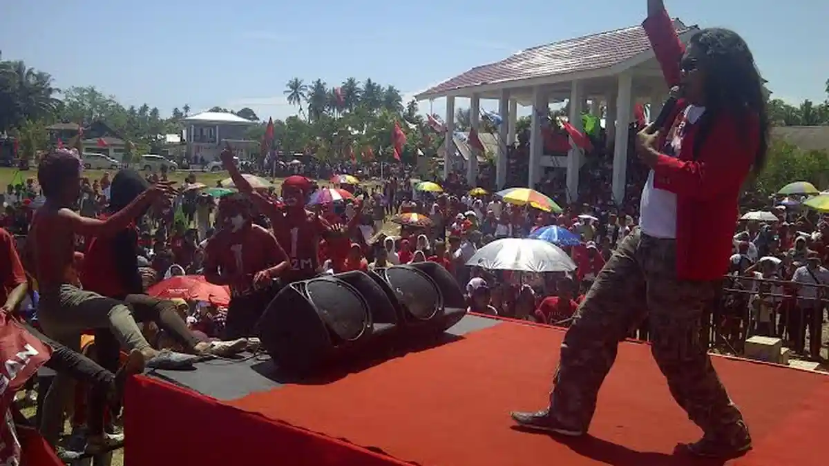 Pendukung H2M Bersinar Pawai Keliling Kota Sebelum Kampanye di Salongo