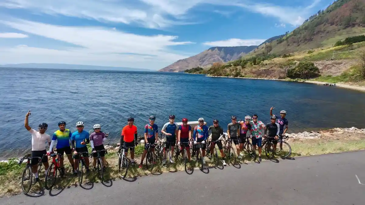 ASDP Membawa Mawan Menggali Budaya Batak Sembari Bersepeda di Kawasan Danau Toba