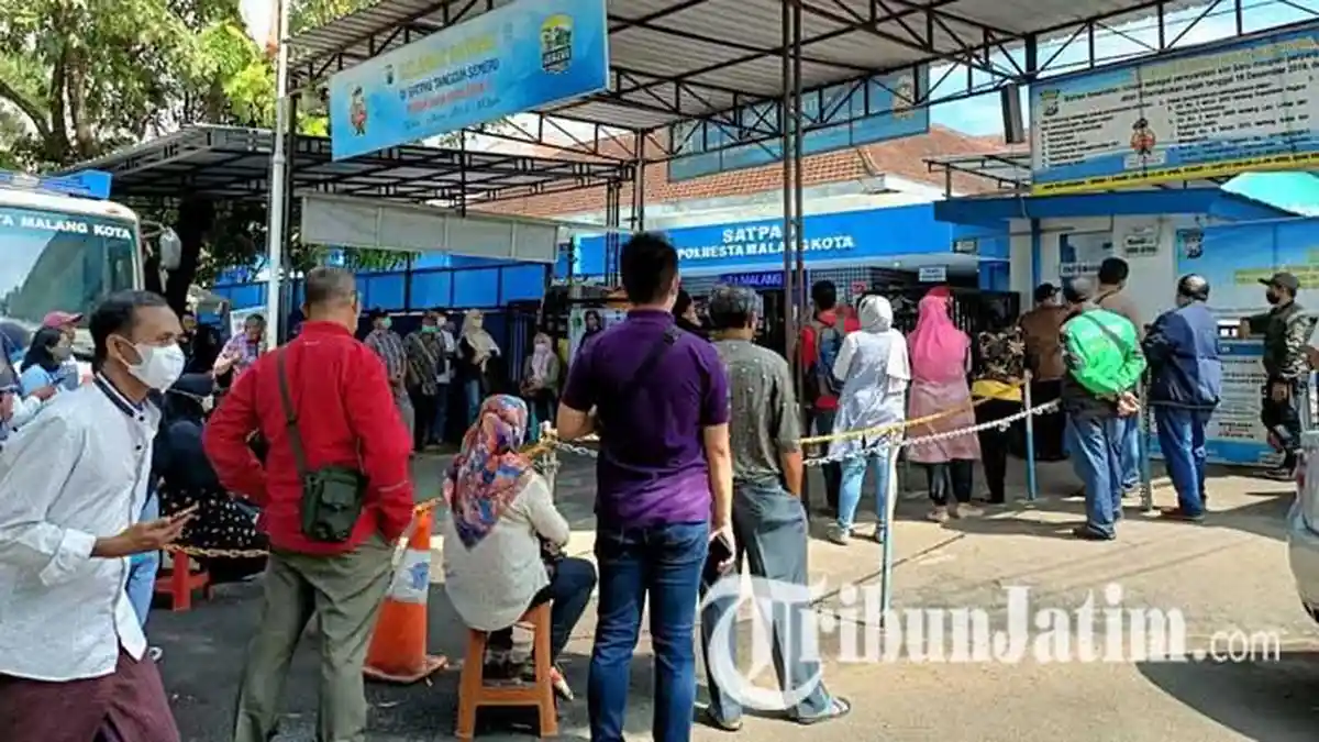 Satpas SIM Polresta Malang Kota Kembali Beroperasi Setelah Libur Lebaran, Terjadi Antrean Panjang