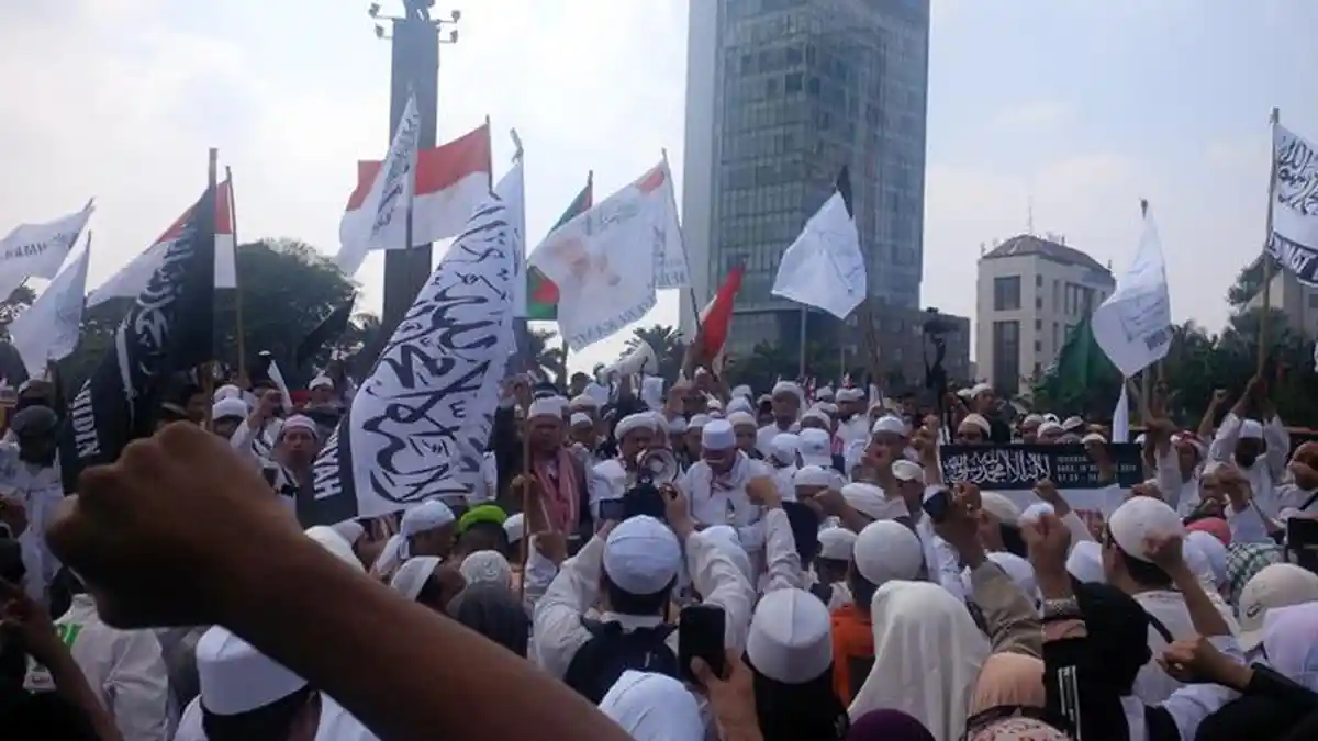 Bendera Merah Putih Diduga Dicoret, FPI Dituding Cederai Nilai Kebangsaan