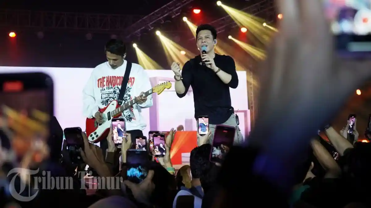 Aksi Panggung Noah Menghibur Warga Makassar - noahkonser4.jpg