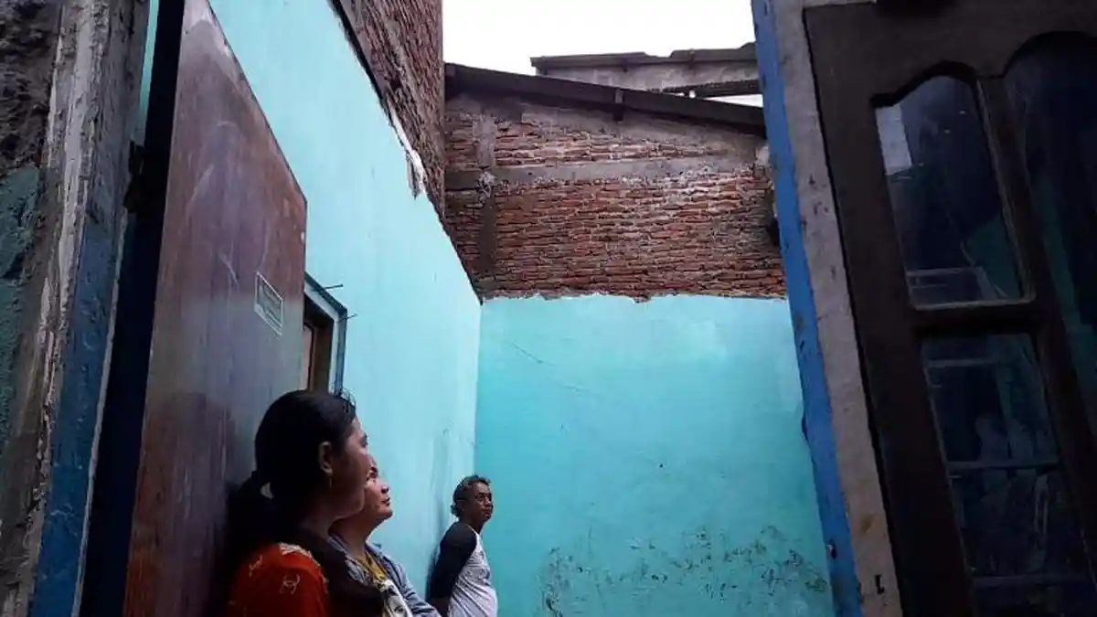 Angin Puting Beliung Rusak Delapan Rumah di Bandarharjo Semarang, Warga Sampai Menjerit-jerit