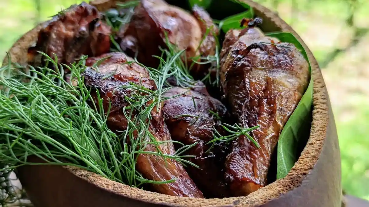 Kuliner Flores, Menikmati Ayam Asap 'Manuk Cuing' Khas Manggarai di ...