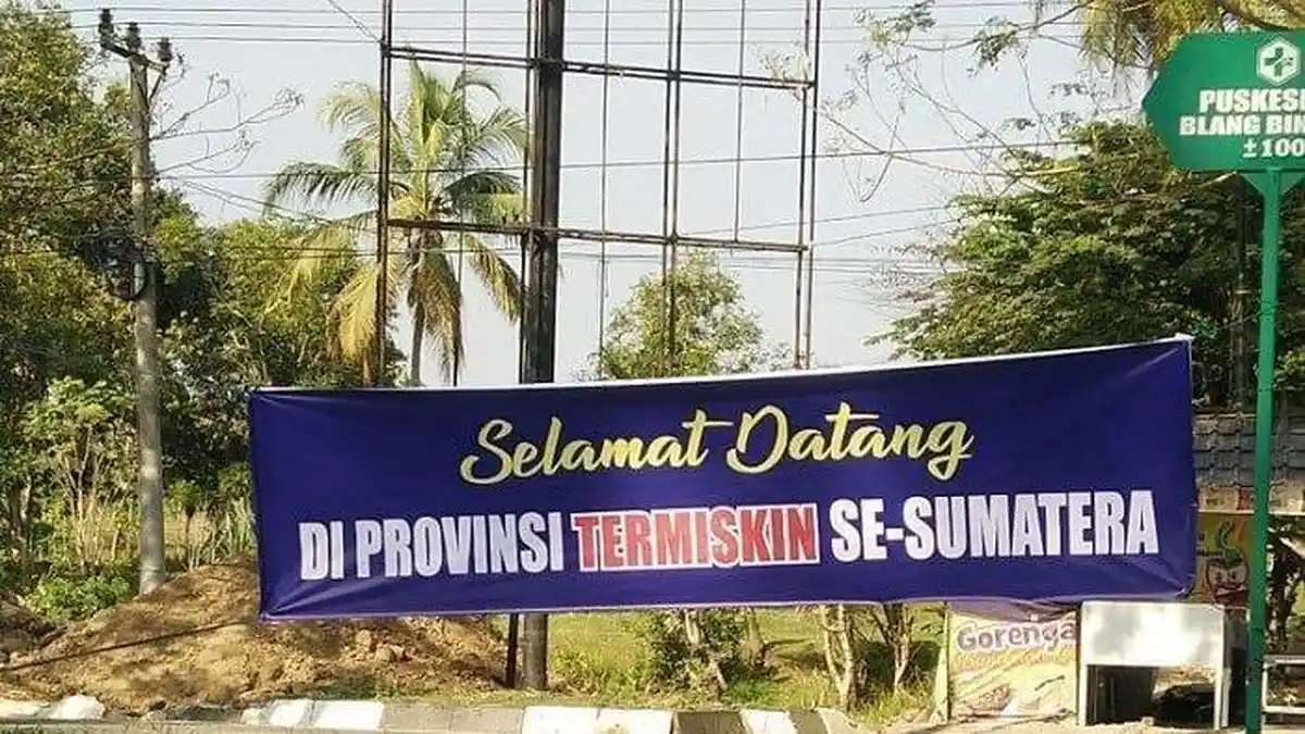 Ada Spanduk 'Selamat Aceh Provinsi Termiskin' di banda Aceh, Begini Komentar Sekda Hingga Polisinya