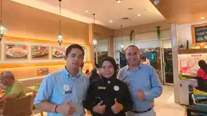 Crew-Bakso-Lapangan-Tembak-Mall-Gorontalo.jpg