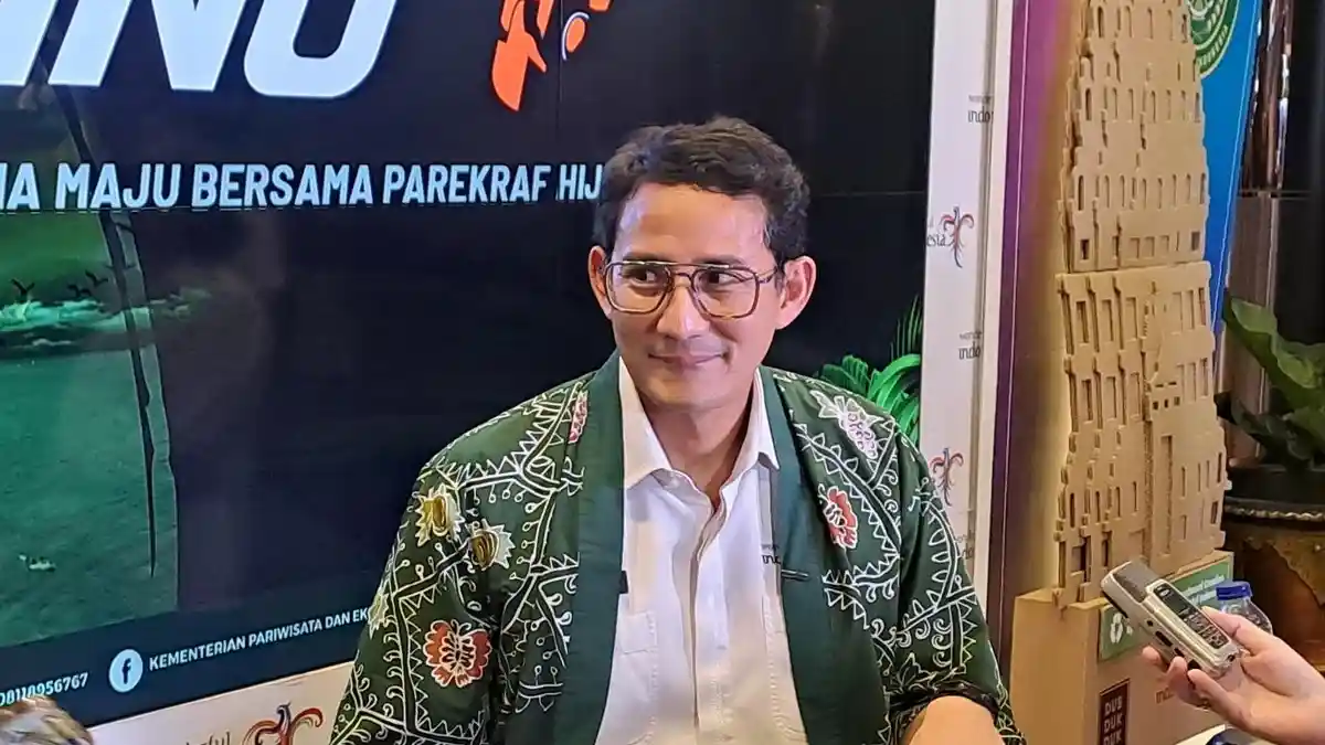 Rupiah Melemah, Menparekraf Minta Masyarakat Tak Plesiran ke Luar Negeri