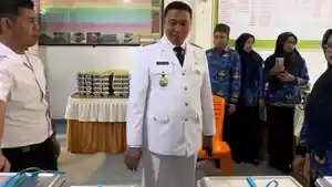 POLEMIK-PROGRAM-MBG-Wakil-Wali-Kota-Pekanbaru-Markarius-Anwar-saat.jpg