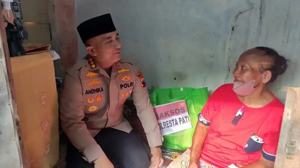 Kapolresta Pati Sambangi Indanah, Lansia Sebatang Kara Tinggal di Eks Pos Kamling, Begini Kisahnya