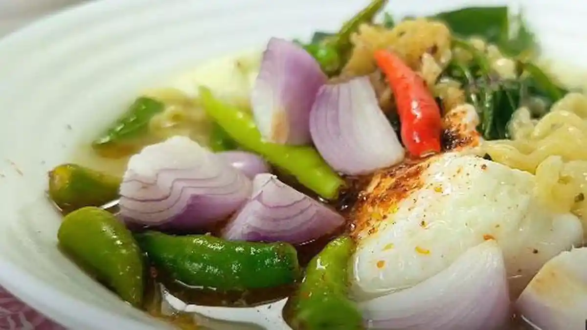 Resep Indomie Bawang Merah Mentah yang Viral di TikTok