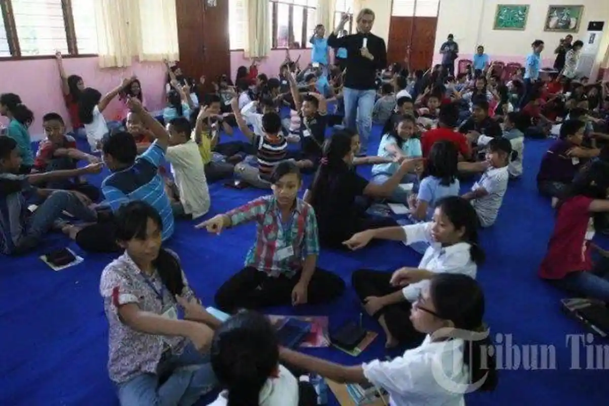 Jawaban IPA Kelas 10 Halaman 100 101 Kurikulum Merdeka:  Tulislah Persamaan Reaksi Kimia Setaranya