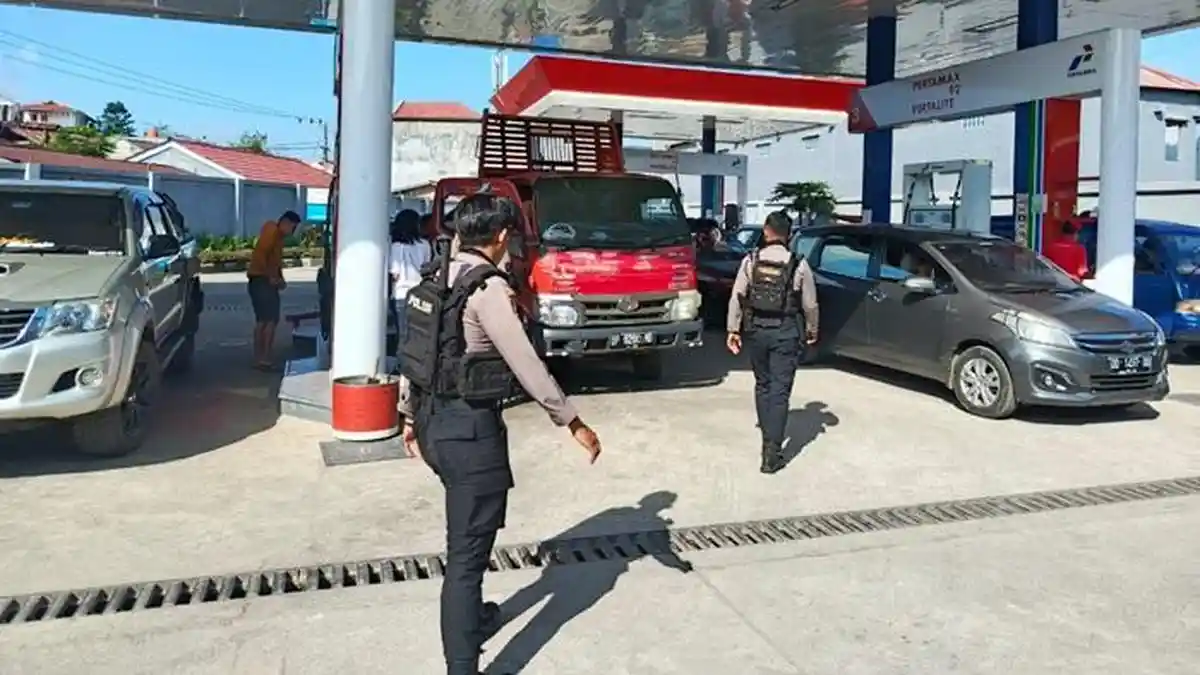 Cegah Penimbunan BBM Subsidi, Polres Toraja Utara Patroli SPBU