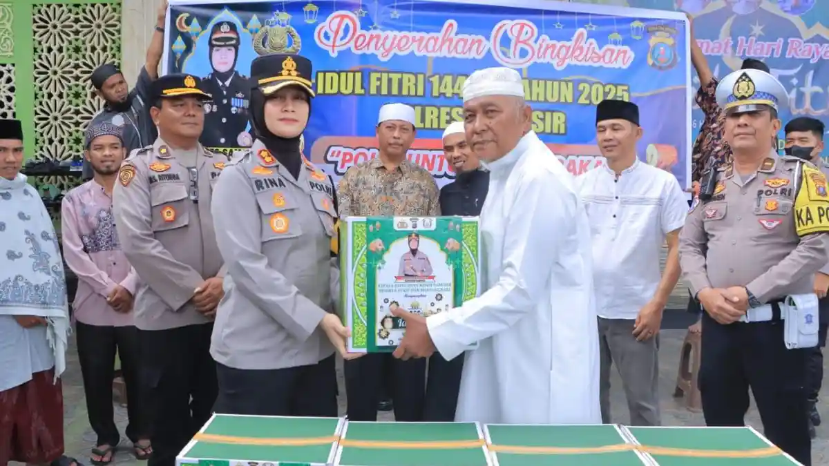 Kapolres Samosir AKBP Rina Serahkan Bingkisan Idul Fitri, Perkuat Kemitraan dengan Masyarakat
