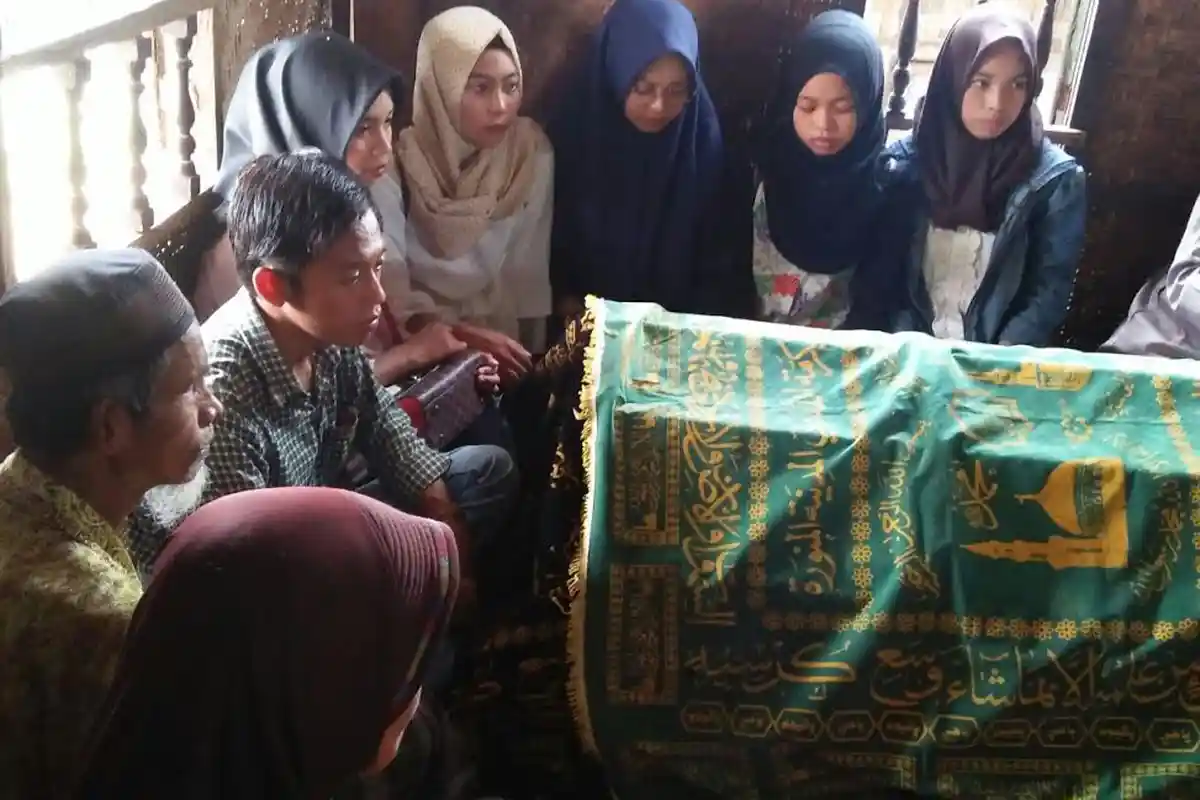 Penderita Tumor Asal Padakkalawa Meninggal, PMII KH Muiz Kabry Pinrang Lakukan Ini