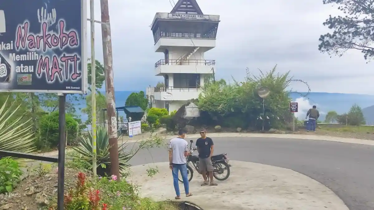 Menara Pandang Tele, Spot di Atas Awan untuk Menatap Panorama Danau Toba