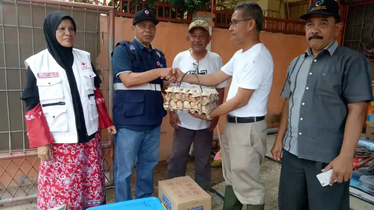 PMI Bantu Korban Kebakaran Vila Citra