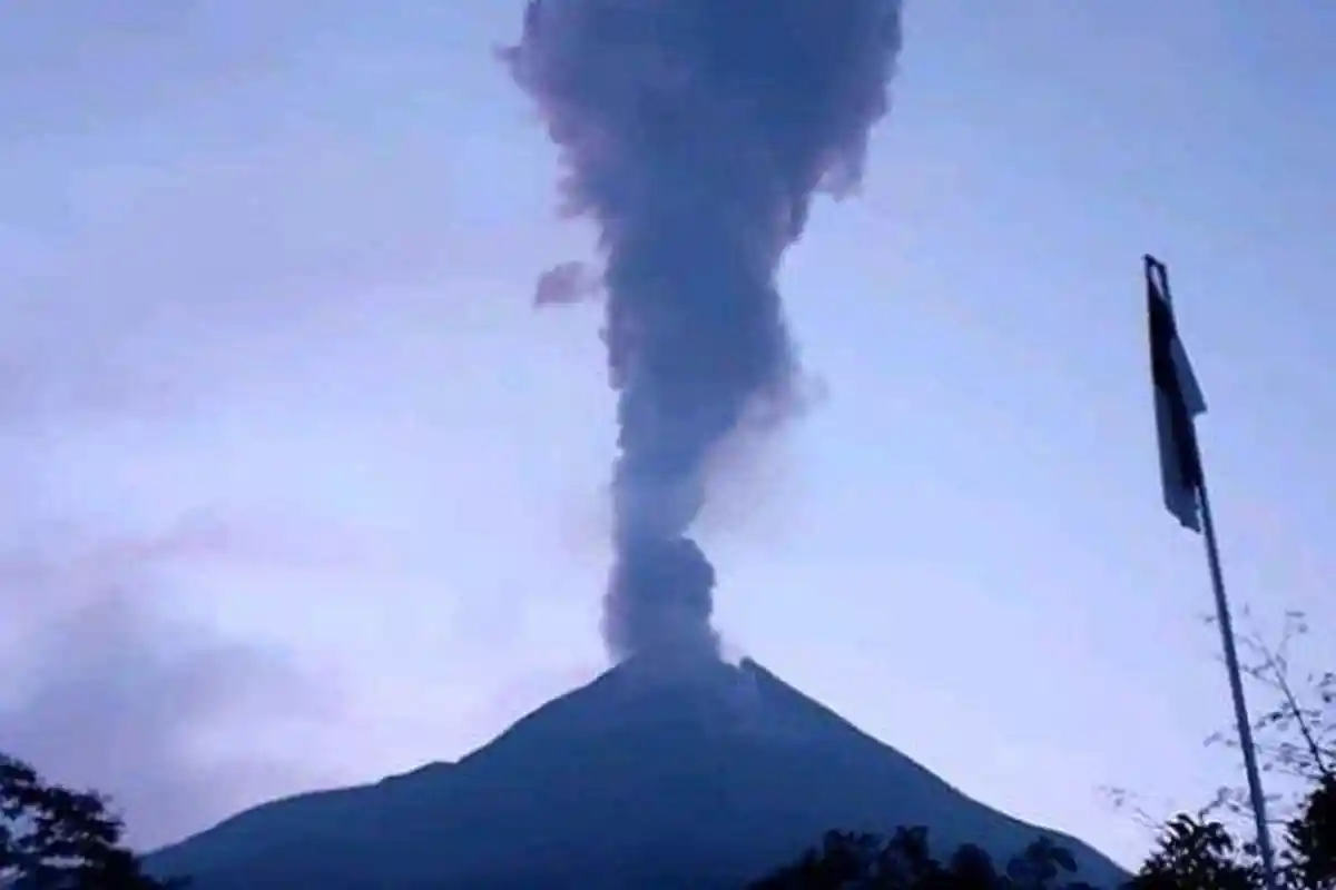 Gunung Merapi 28 Maret 2020 - Erupsi Gunung Merapi Hari Ini Menghasilkan Tinggi Kolom 2.000 Meter