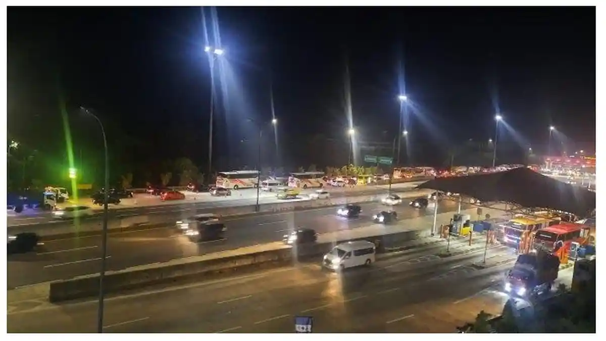 Tol Cikampek Macet Parah Setelah Penerapan Contra Flow Minggu Malam